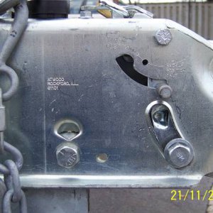 71Triumph_trailer_coupler_013.jpg