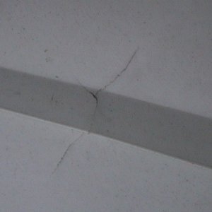 Bay_190_crack.JPG