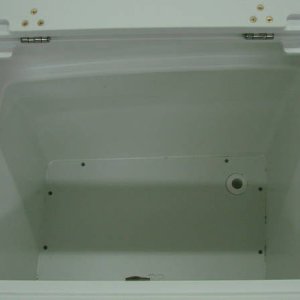 25_gallon_aft_storage_cooler_self_draining.JPG