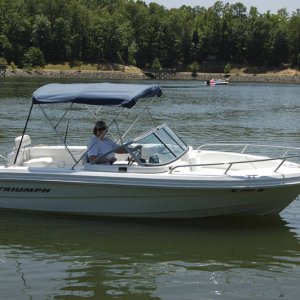 Triumph_195DC_on_Wylie.jpg