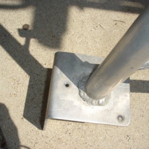 Stress_cracked_rear_footing_weld.JPG