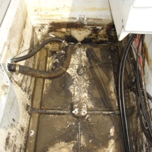 Before_Fuel_Tank_Removed_exposeing_Stainless_Steel_Stringer1.JPG