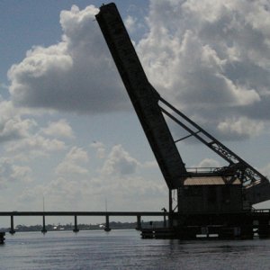 Railroad_Bridge_on_Manatee_River_07-16-2009.jpg