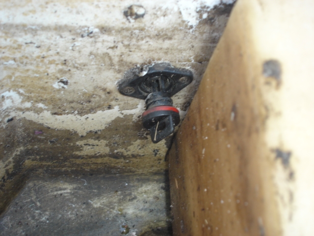 Black_plastic_Hull_drain_in_bilge_close_up.jpg